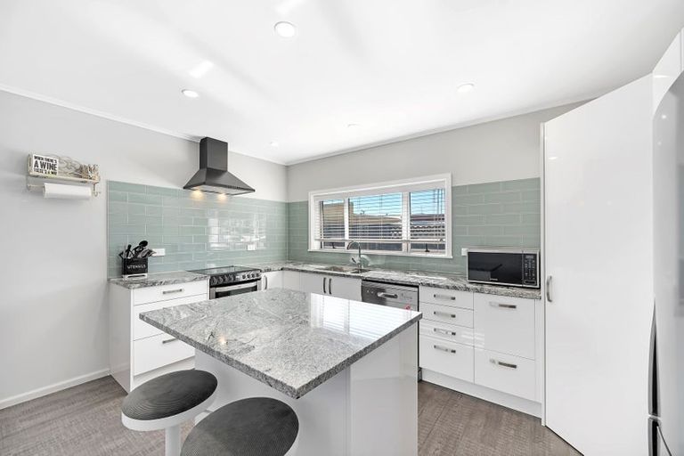 Photo of property in 2 Cambridge Terrace, Taradale, Napier, 4112