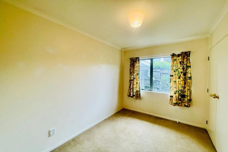 Photo of property in 10 Wheaton Place, Glen Eden, Auckland, 0602
