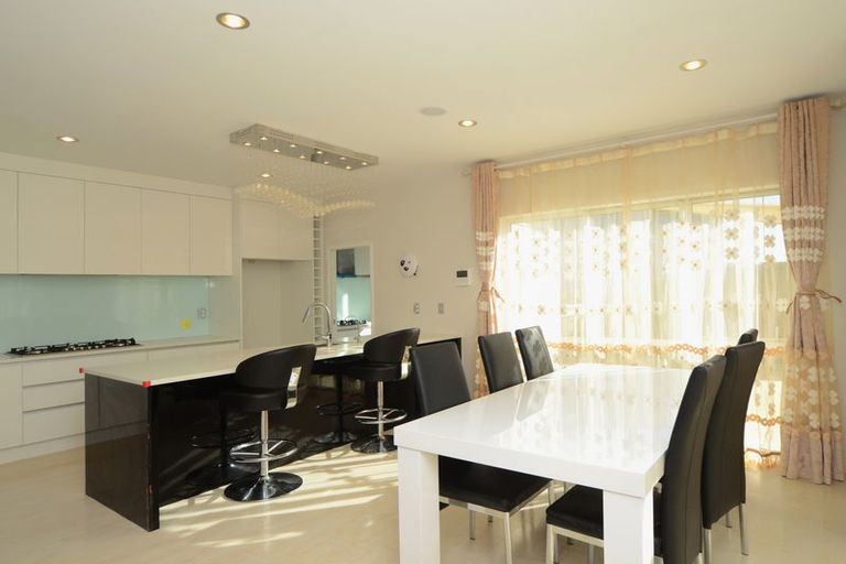 Photo of property in 75 San Valentino Drive, Henderson, Auckland, 0612
