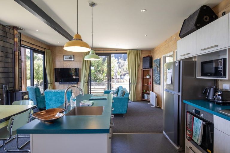 Photo of property in 14 Whaanga Road, Raglan, 3297
