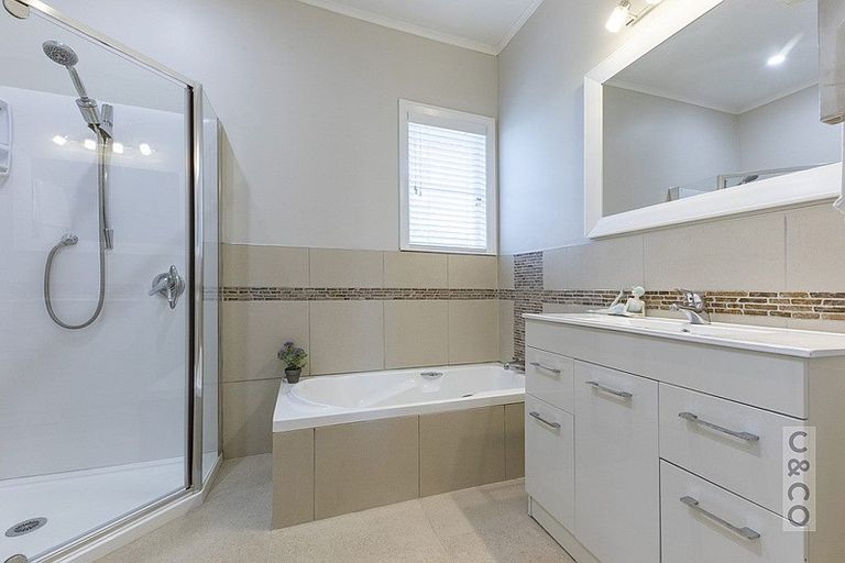 Photo of property in 5 Norglen Lane, Riverhead, 0820