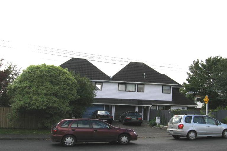 Photo of property in 2/2a Sunnynook Road, Sunnynook, Auckland, 0620
