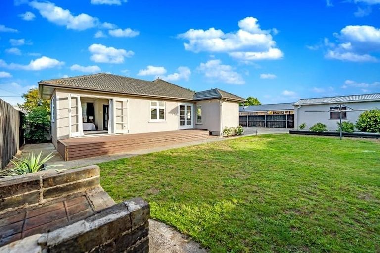 Photo of property in 70 Inwoods Road, Parklands, Christchurch, 8083