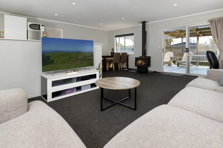 Photo of property in 73 Simpson Road, Papamoa Beach, Papamoa, 3118