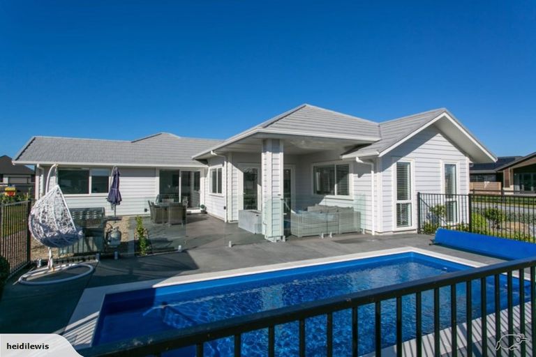 Photo of property in 32 Mike Smith Drive, Cambridge, 3434