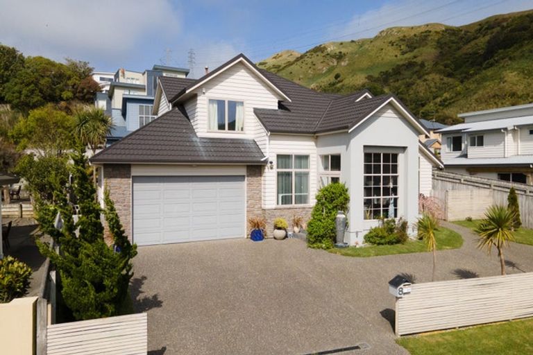 Photo of property in 8 Neston Grove, Churton Park, Wellington, 6037