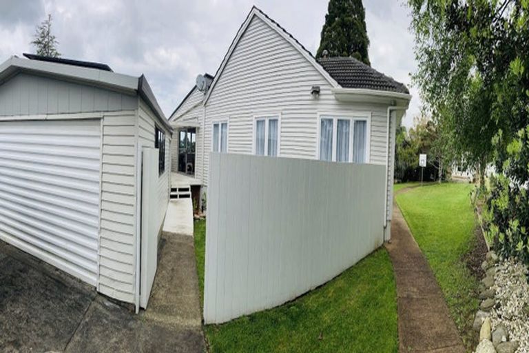 Photo of property in 18 Kent Terrace, Riverhead, 0820