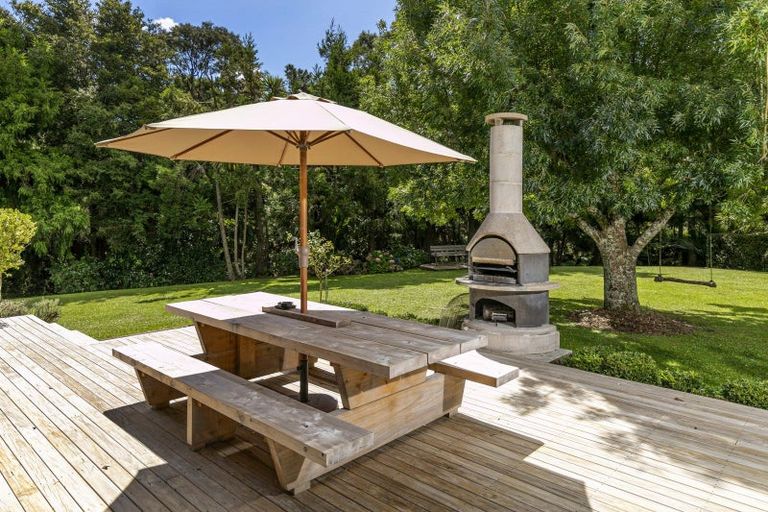 Photo of property in 1074 Peak Road, Helensville, 0875