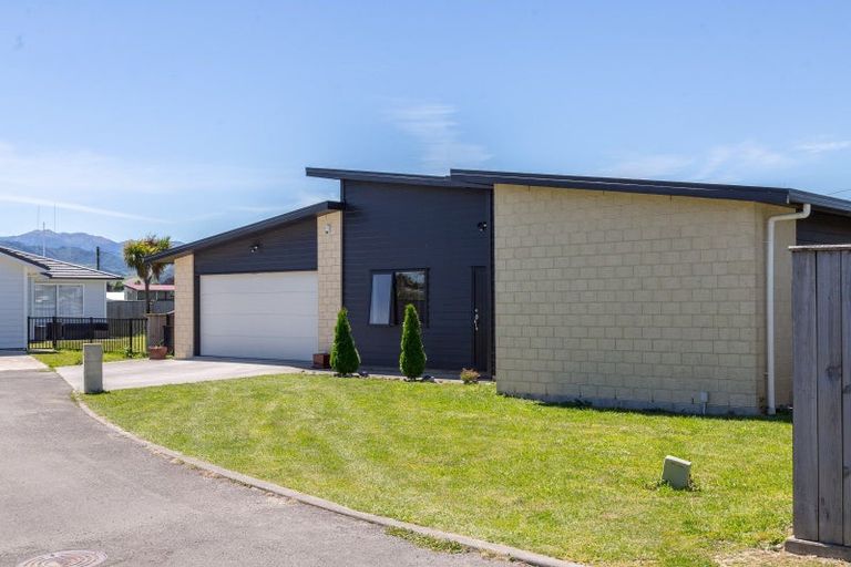Photo of property in 4 Devon Lane, Carterton, 5713