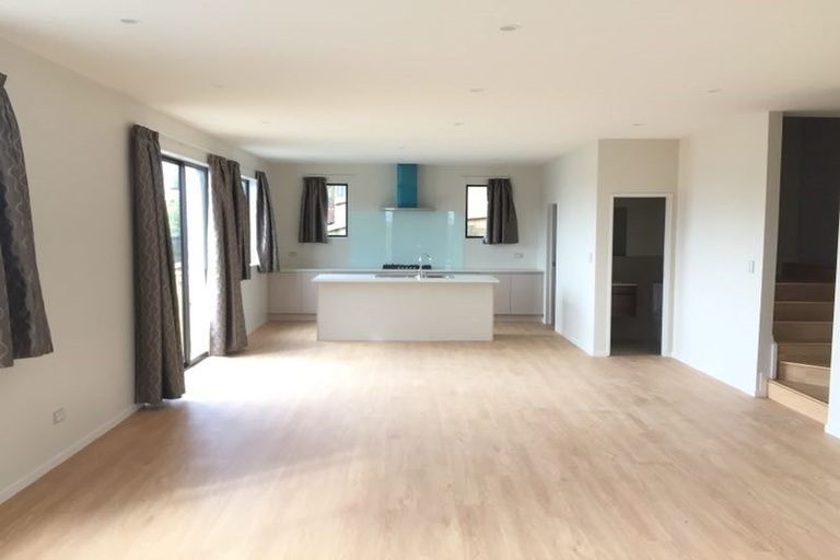 Photo of property in 5a Murray Road, Te Atatu Peninsula, Auckland, 0610