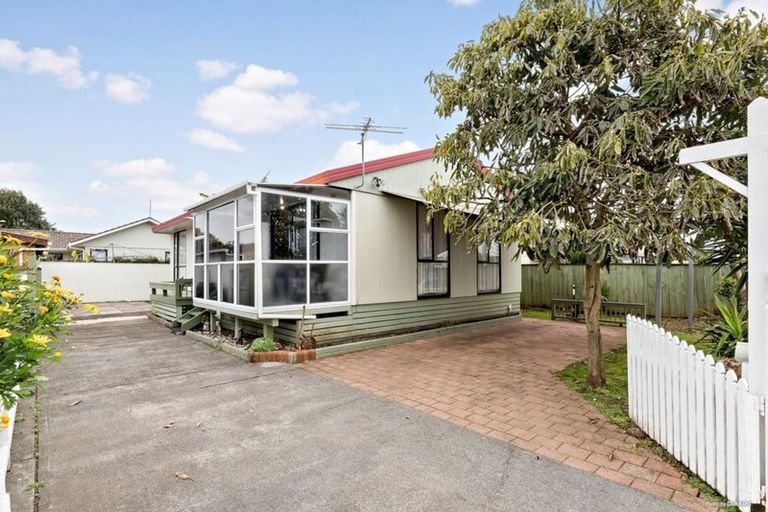 Photo of property in 2/115 Old Wairoa Road, Papakura, 2110