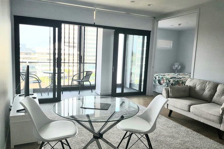 Photo of property in Frank Sargeson Apts, 404/74 Anzac Street, Takapuna, Auckland, 0622