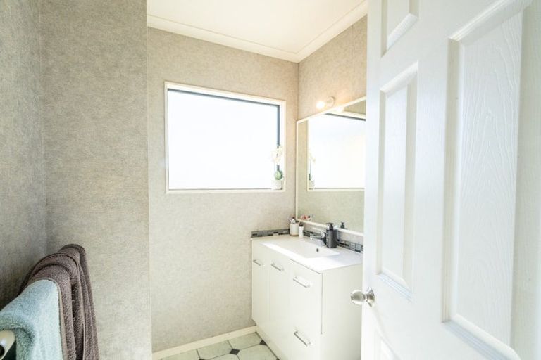 Photo of property in 115 Schnell Drive, Kelvin Grove, Palmerston North, 4414