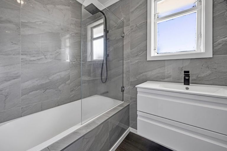 Photo of property in 37 Kamahi Avenue, Hawera, 4610