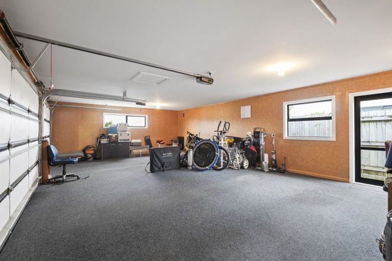 Photo of property in 9 Saint Heliers Grove, Fitzherbert, Palmerston North, 4410
