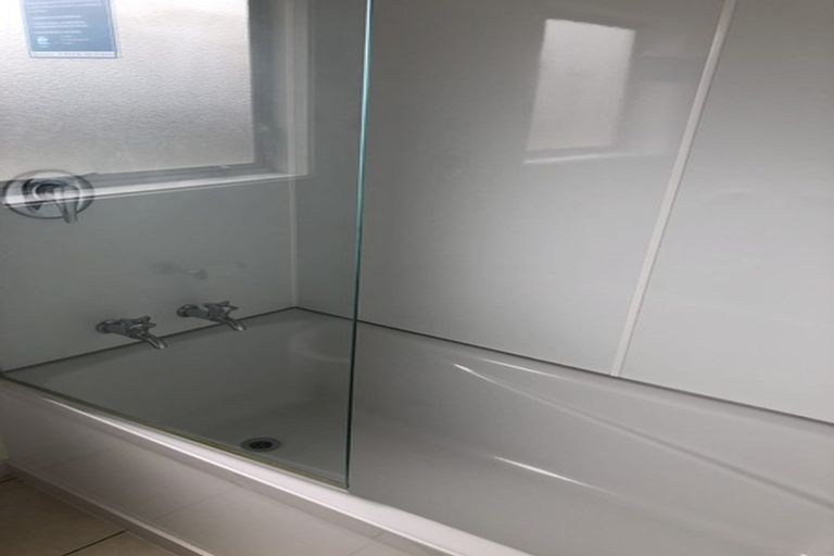 Photo of property in 133f1 Queens Drive, Lyall Bay, Wellington, 6022