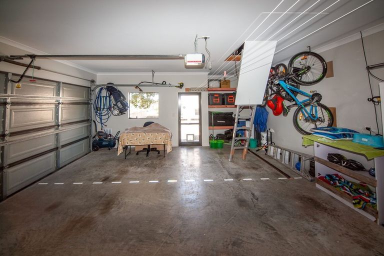 Photo of property in 35 Waverton Terrace, Churton Park, Wellington, 6037