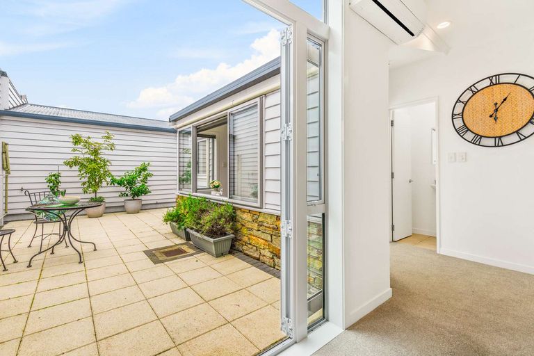 Photo of property in 36 Gunner Drive, Te Atatu Peninsula, Auckland, 0610