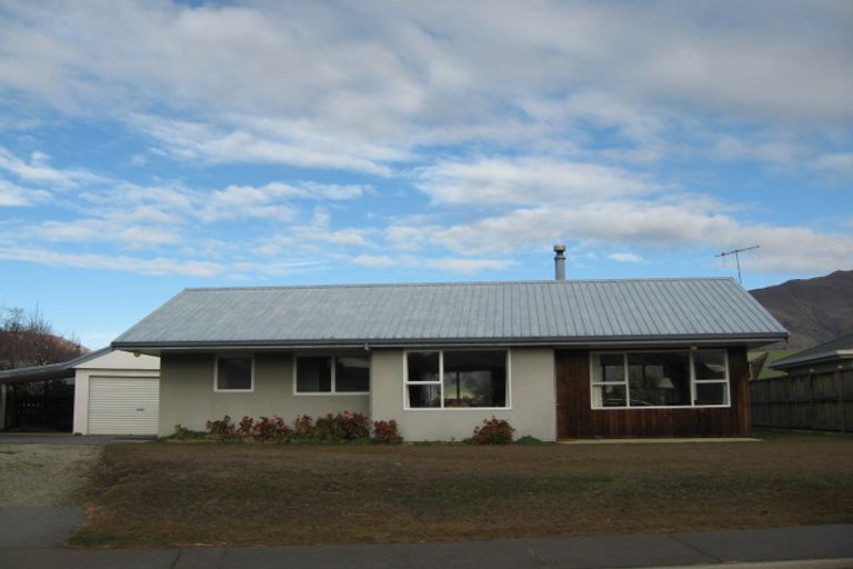 Photo of property in 5 Kuri Place, Wanaka, 9305