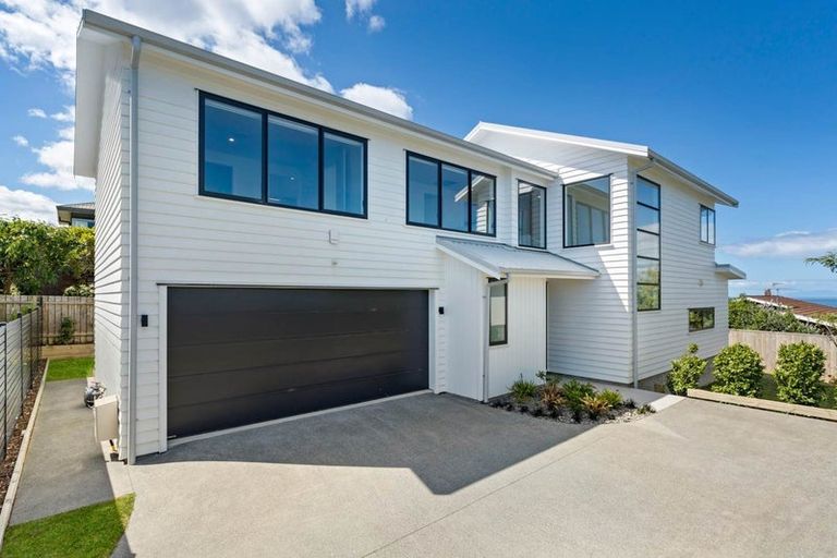 Photo of property in 12b Newburn Road, Waiake, Auckland, 0630