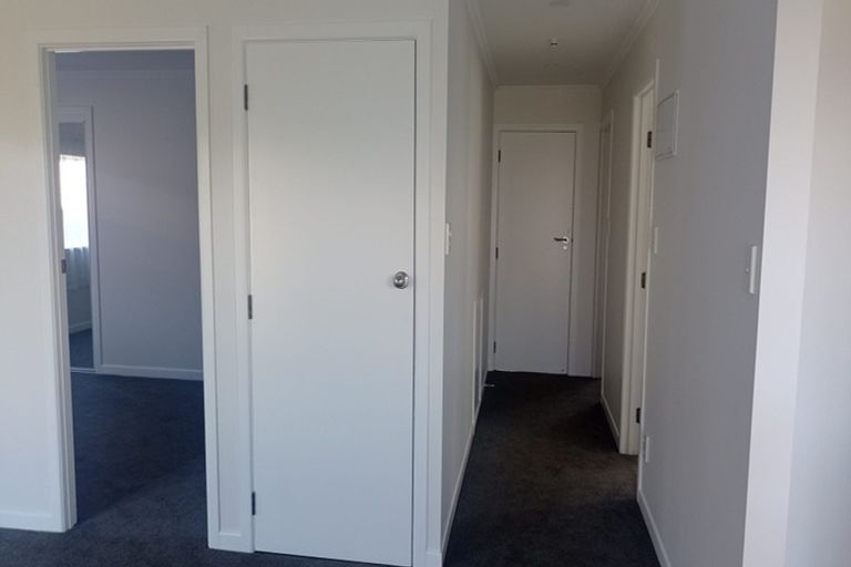 Photo of property in 11 Jenelin Road, Glendene, Auckland, 0602
