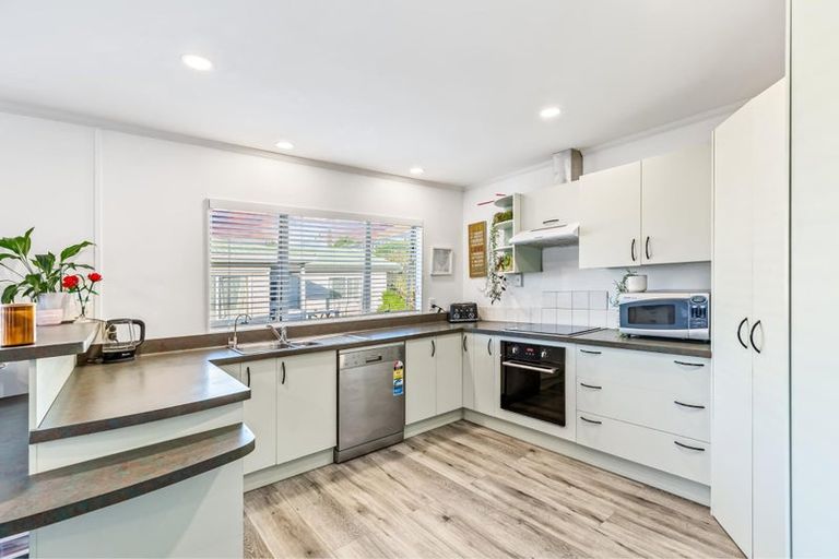 Photo of property in 16a Kokiri Street, Te Atatu South, Auckland, 0610