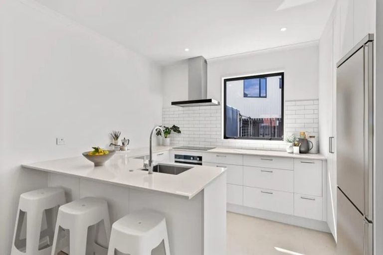 Photo of property in 16 Hema Road, Hobsonville, 0616