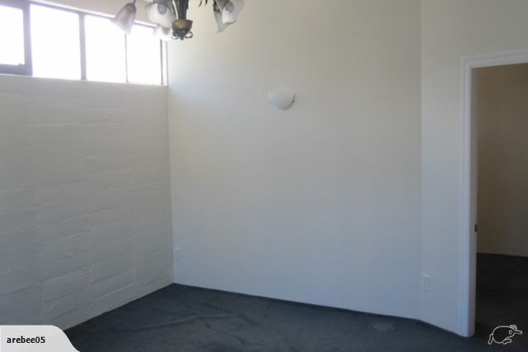 Photo of property in Endeavour Apartments, 13/125u Thorndon Quay, Pipitea, Wellington, 6011