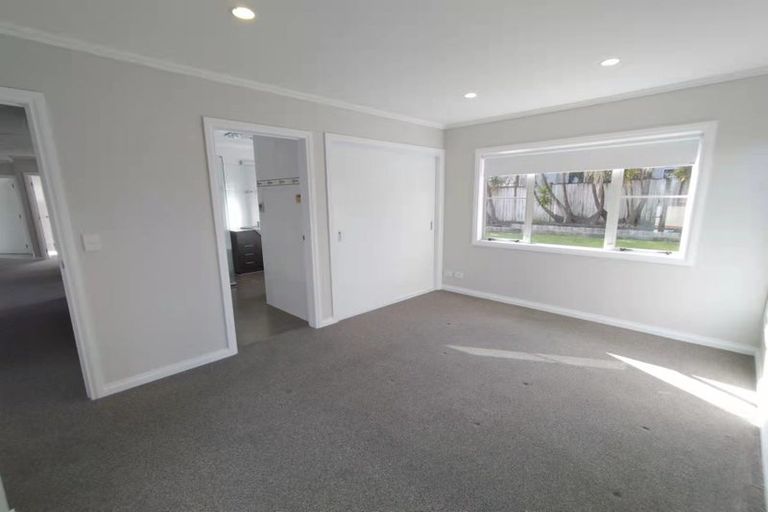 Photo of property in 56 Moyrus Crescent, East Tamaki Heights, Auckland, 2016