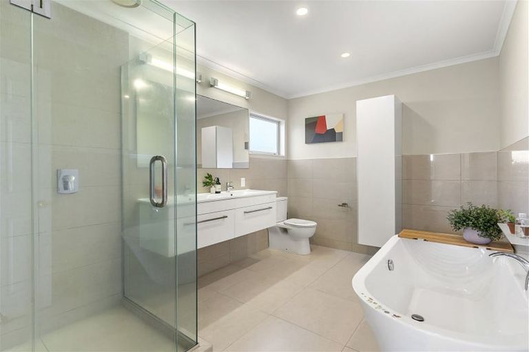 Photo of property in 3 Rosella Place, Murrays Bay, Auckland, 0630