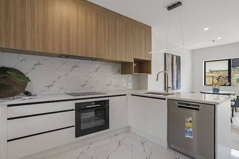 Photo of property in 5/191 Rathgar Road, Henderson, Auckland, 0610