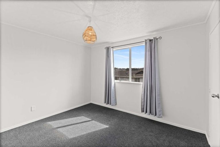 Photo of property in 2/79 Luanda Drive, Ranui, Auckland, 0612