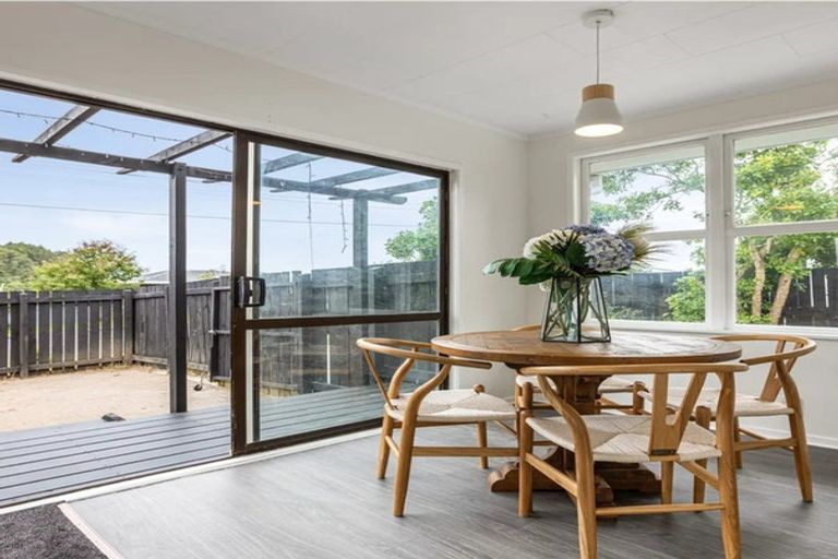 Photo of property in 9 Huruhuru Road, Massey, Auckland, 0614