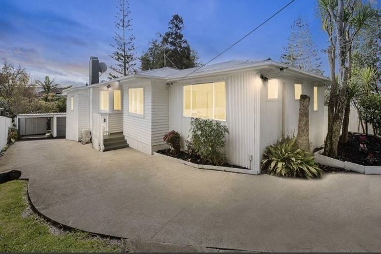 Photo of property in 21 Golf Road, New Lynn, Auckland, 0600