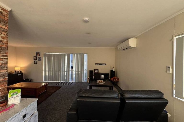 Photo of property in 15 Hinerau Street, Henderson, Auckland, 0612