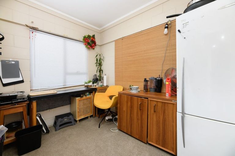 Photo of property in 4 Roberts Road, Te Atatu South, Auckland, 0610