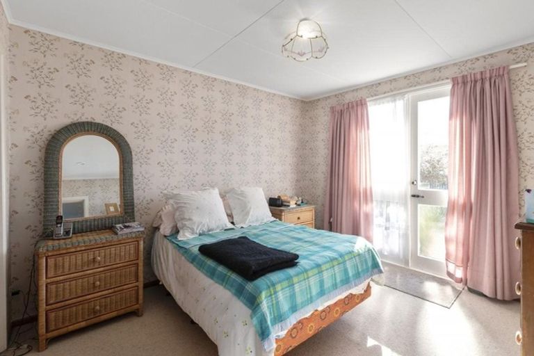 Photo of property in 2 Ely Place, Levin, 5510