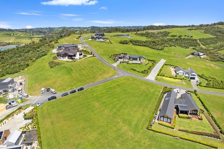 Photo of property in 1 Takahuri Place, Okura Bush, Silverdale, 0794