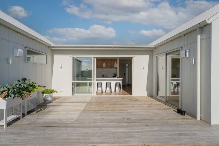 Photo of property in 162 Kupe Drive, Whitianga, 3510