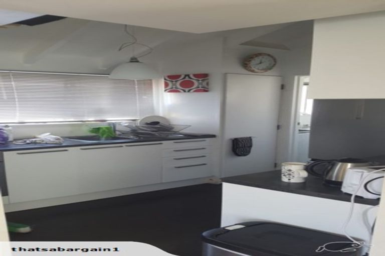 Photo of property in 18/125u Queens Drive, Lyall Bay, Wellington, 6022