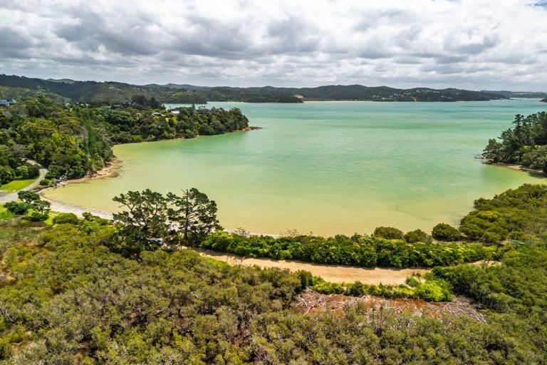 Photo of property in 73 Pipiroa Road, Ngatea, 3503