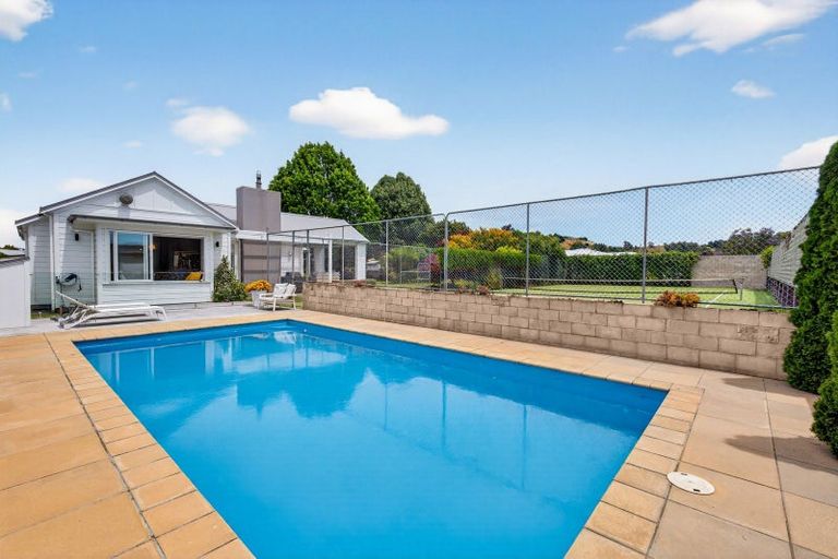 Photo of property in 27 Neeve Road, Taradale, Napier, 4112