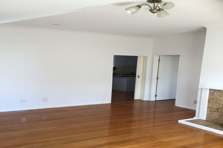 Photo of property in 3155 Great North Road, New Lynn, Auckland, 0600