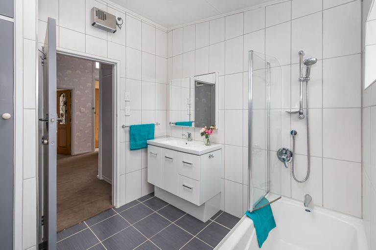 Photo of property in 20 Derrett Place, Saint Martins, Christchurch, 8022