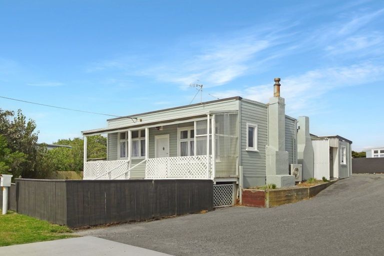 Photo of property in 46 Pratt Avenue, Foxton Beach, Foxton, 4815
