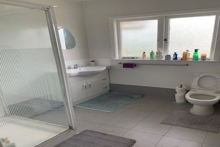 Photo of property in 32 Reid Road, New Lynn, Auckland, 0600