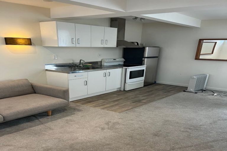 Photo of property in 282 Queens Drive, Lyall Bay, Wellington, 6022