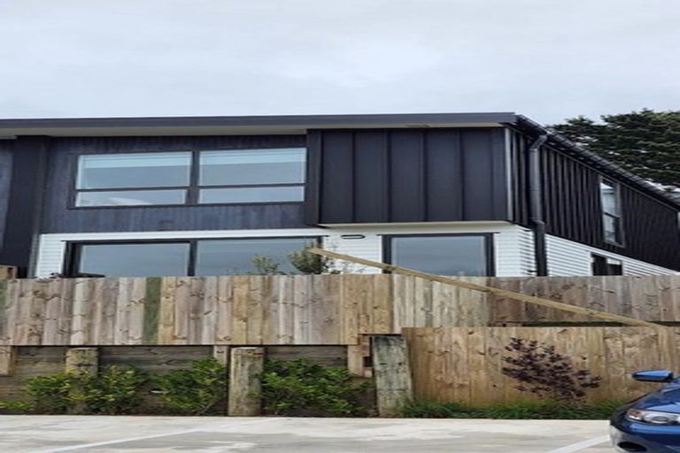 Photo of property in 15/62u Spenmoor Street, Newlands, Wellington, 6037