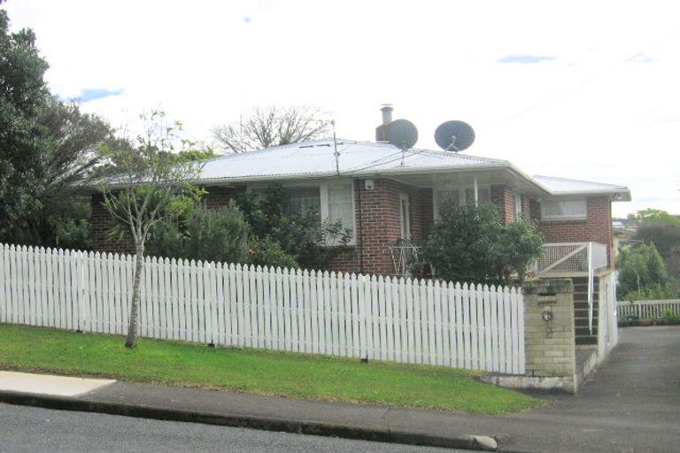 Photo of property in 2 Helena Street, Massey, Auckland, 0614
