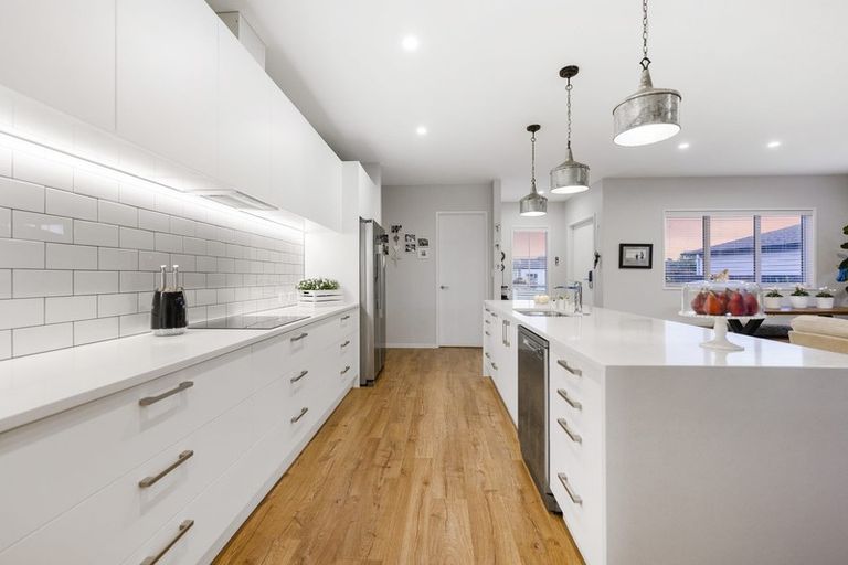 Photo of property in 37 Pohutukawa Parade, Riverhead, 0820